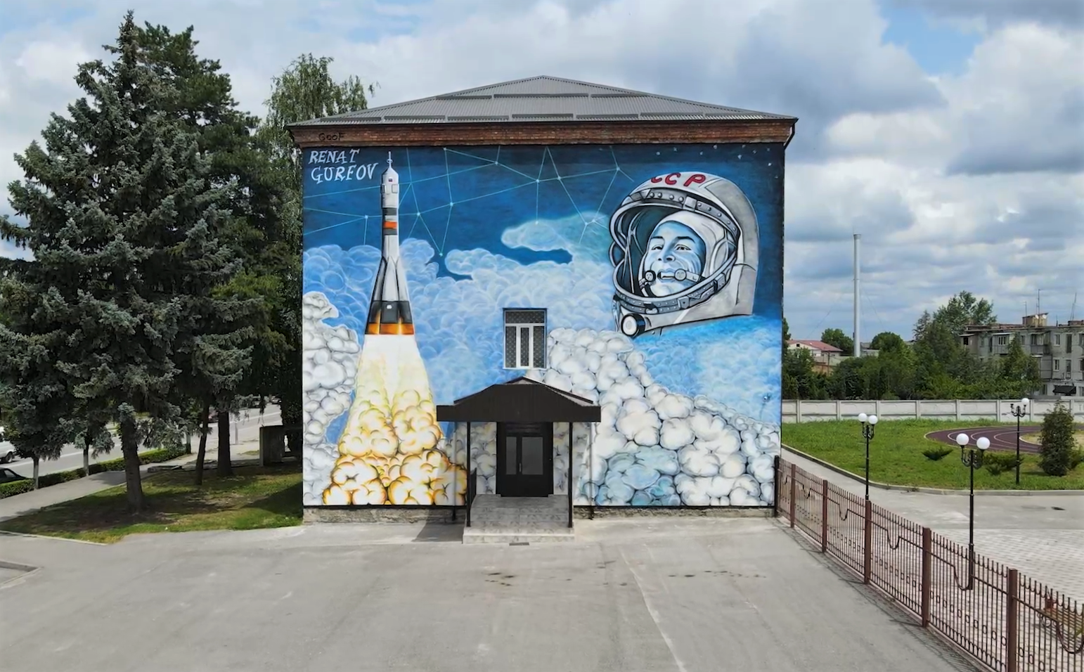 В Нарткале появилось двенадцатиметровое граффити с изображением Юрия Гагарина