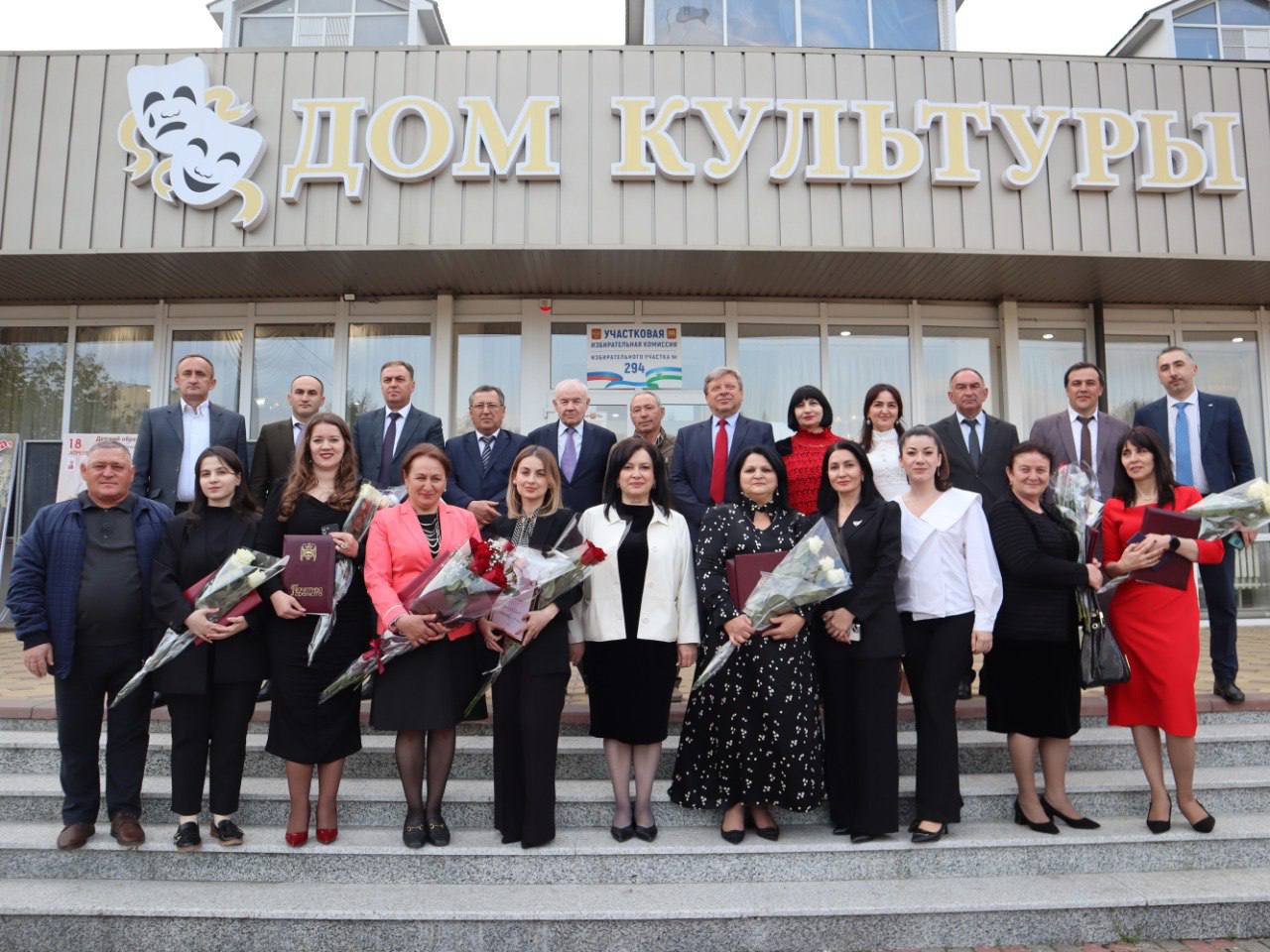 Сегодня на сцене районного Дома культуры прошёл яркий и запоминающийся праздник — концерт, посвящённый Дню местного самоуправления.
