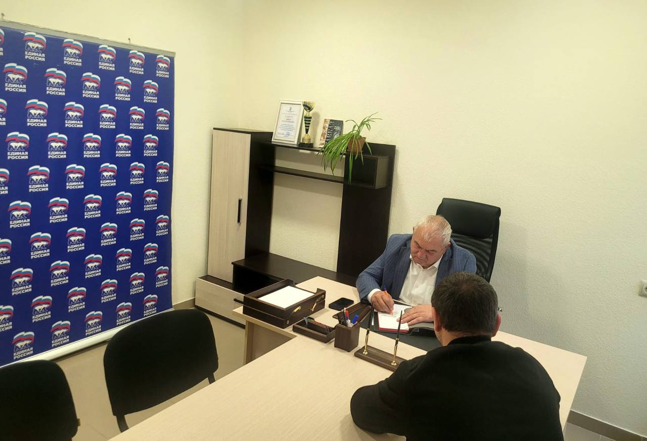 Депутат Парламента КБР седьмого созыва, Валерий Ажиев, проводит  приём граждан ежемесячно