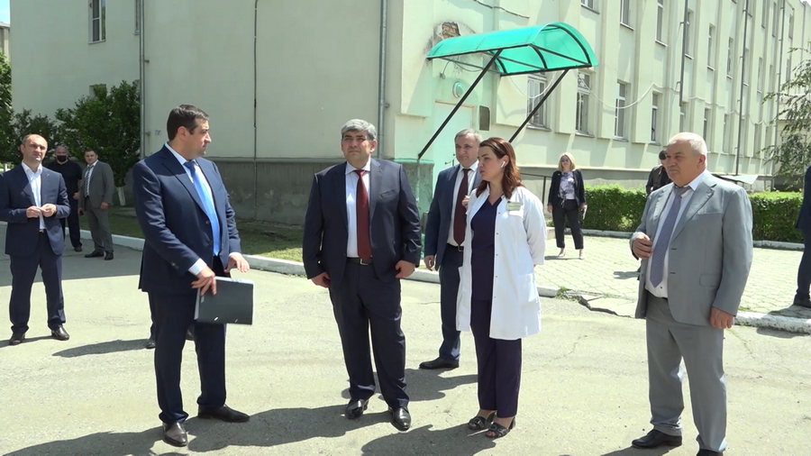 Казбек Коков посетил Межрайонную многопрофильную больницу