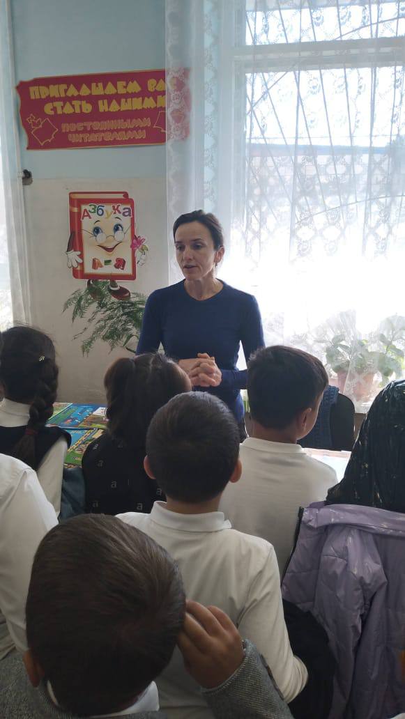 В детской библиотеке прошла беседа  с учениками младших классов "Наша история помнит"